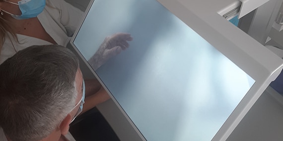 Rééducation motrice par la thérapie miroir informatisée